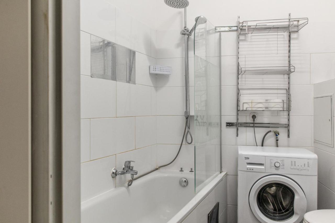 Joyful 2Br Shared Apt Near Millenium Tower & Danube River ウィーン エクステリア 写真